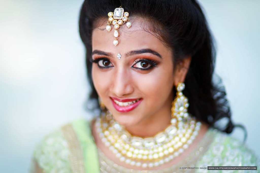 bridal face zoom in pose